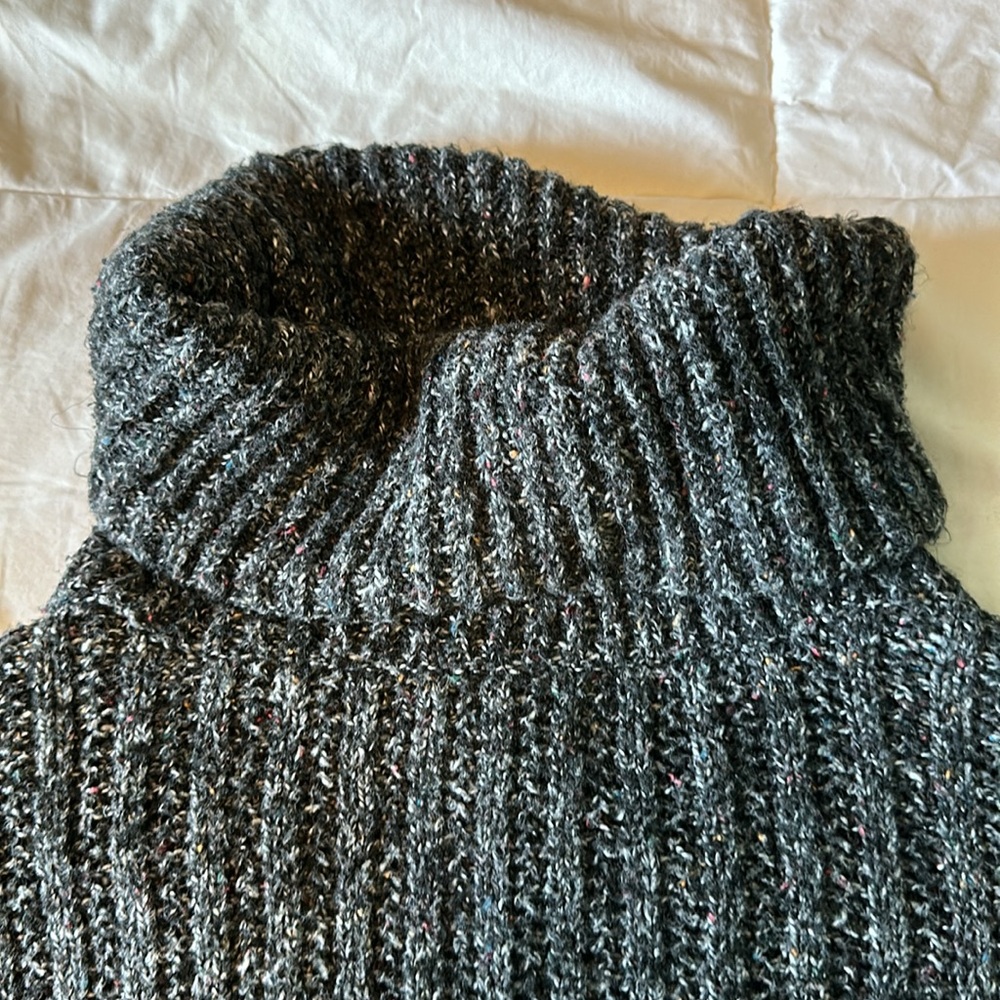 Express Sweater - Picture 3 of 6